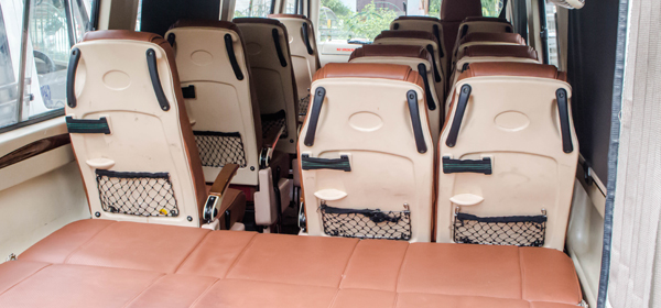 16 seater luxury tempo traveller